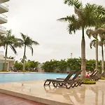 Modern 3 Bedroom Apartment With Sea-Beach View