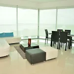 Modern 3 Bedroom Apartment With Sea-Beach View