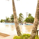 Modern 3 Bedroom Apartment With Sea-Beach View